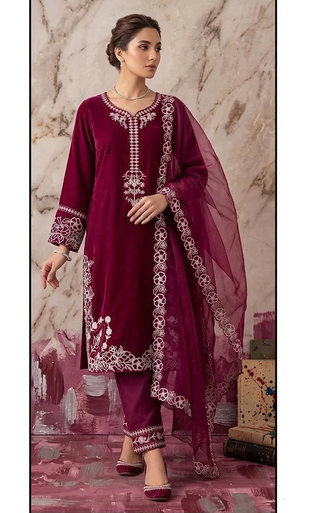 Hoor Tex 826 A To D Heavy Rayon Pakistani Salwar Suit